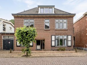 Brinkstraat 11, Borne